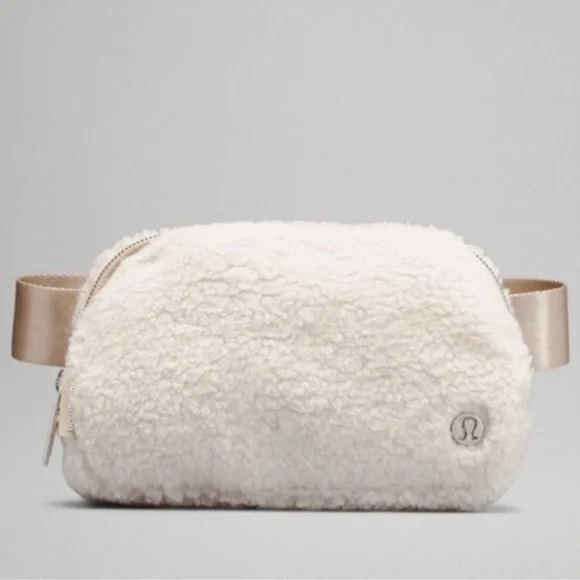 NWT Wear Everywhere Lululemon Belt Bag - Picture 3 of 9